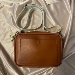 Madewell Large Transport Camera Bag in English Saddle - NWT